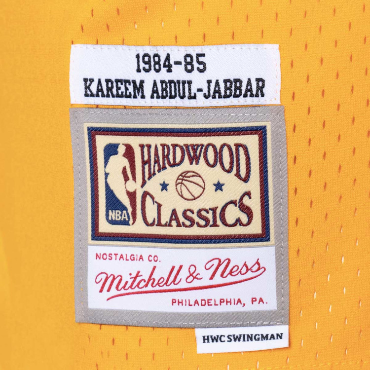 camiseta-mitchellness-swingman-jersey-los-angeles-lakers-kareem-abdul-jabbar-1984-light-gold-3