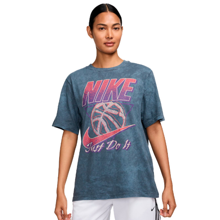 nike sportswear graphic tee