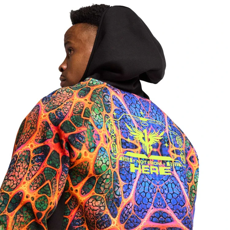 chaqueta-puma-melo-alien-skins-dime-black-aop-3
