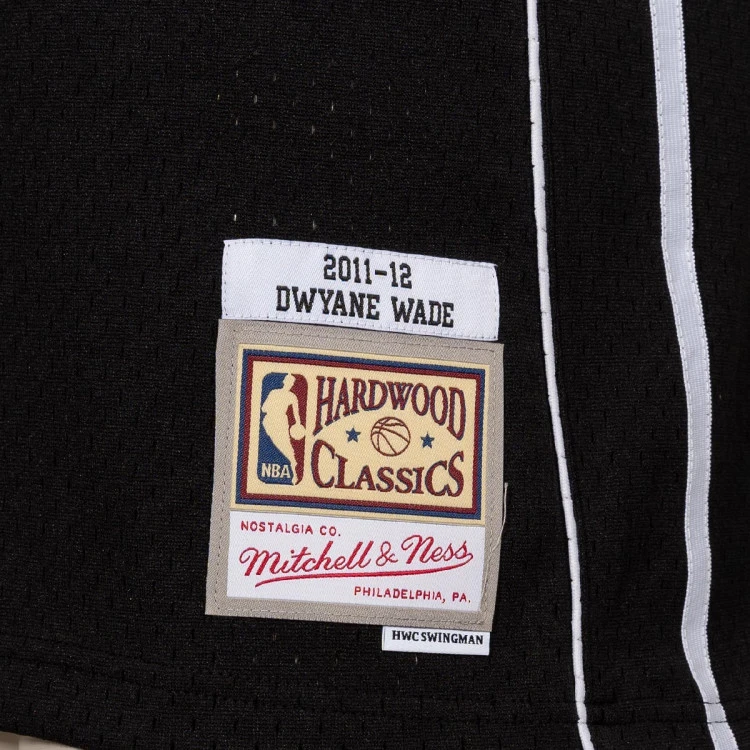 camiseta-mitchell-ness-miami-heat-wingman-jersey-dwayne-wade-black-3