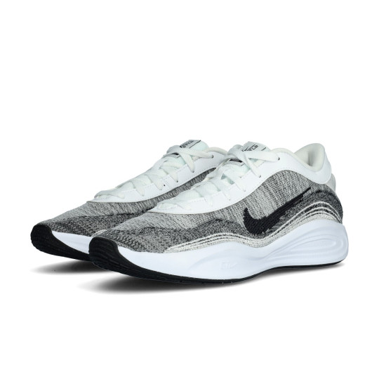 Basketball Shoes Nike G.T. Hustle Academy White-Black  display picture 1