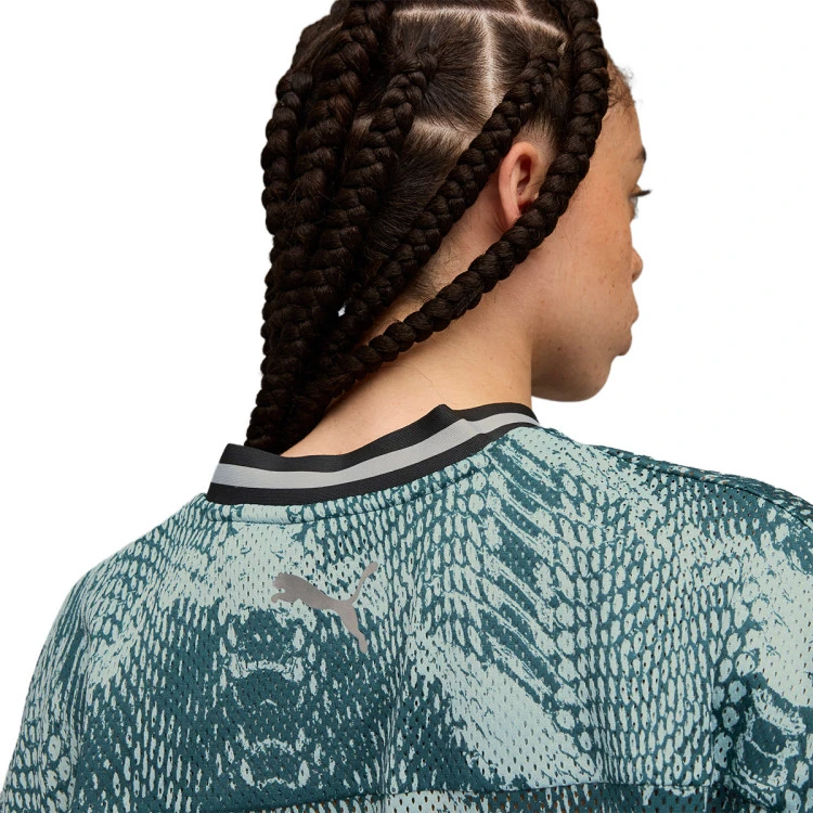 camiseta-puma-hoops-x-harry-potter-mujer-green-terrain-aop-2
