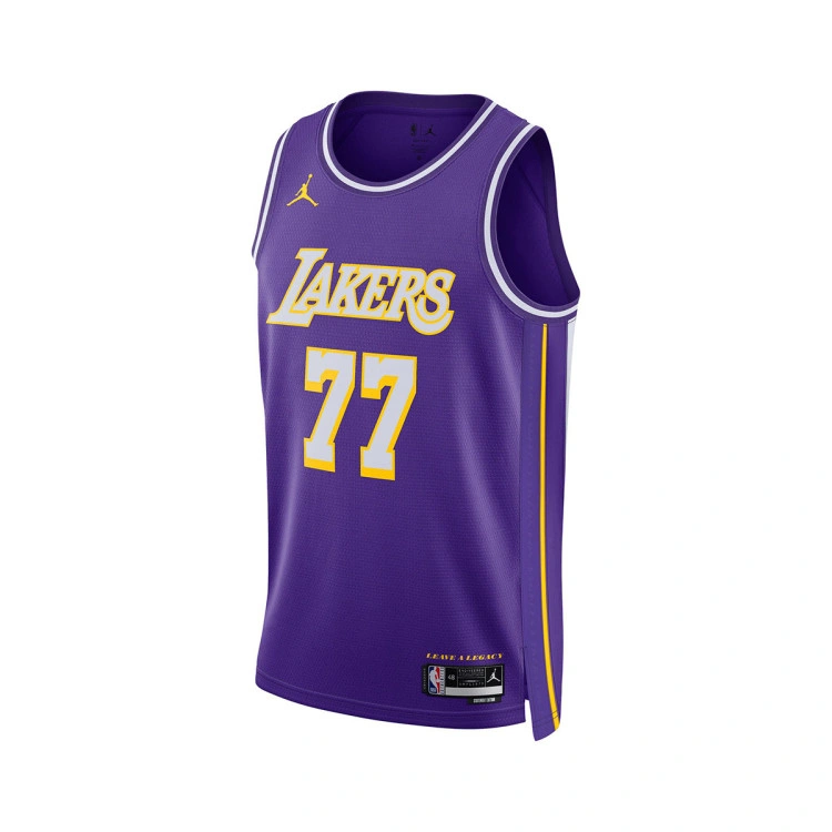 camiseta-jordan-los-angeles-lakers-swingman-statement-edition-luka-doncic-field-purple-2