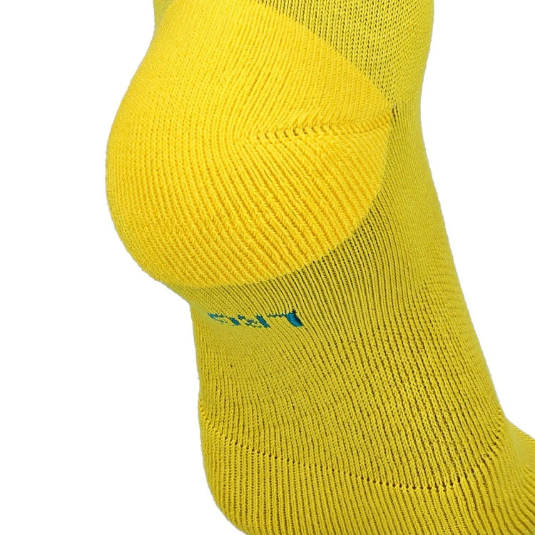 calcetines-stance-los-angeles-lakers-badged-crew-dorado-4