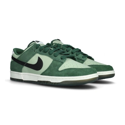 Dunk Low Retro SE Trainers