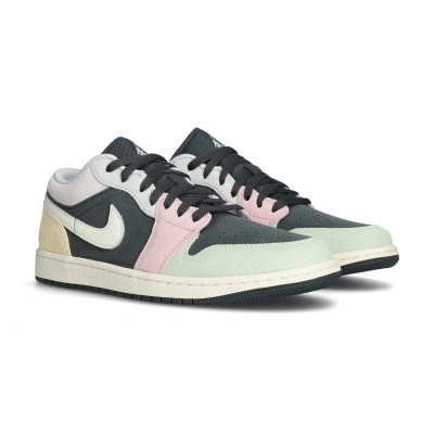 Air Jordan 1 Low SE Trainers