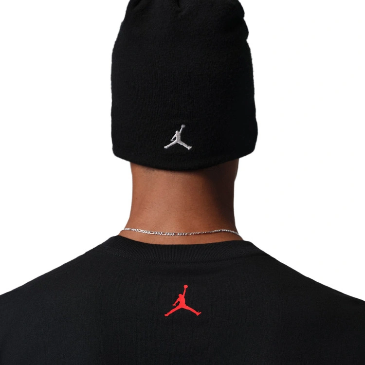 camiseta-jordan-brooklyn-essential-85-gfx-crew-black-white-infrared-23-3