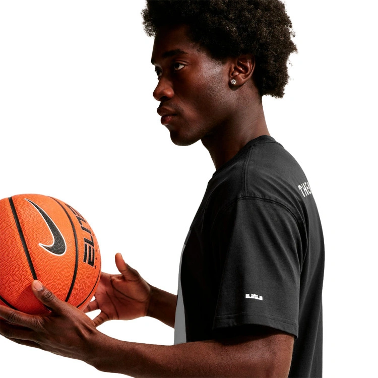 camiseta-nike-lebron-james-masked-menace-off-noir-2