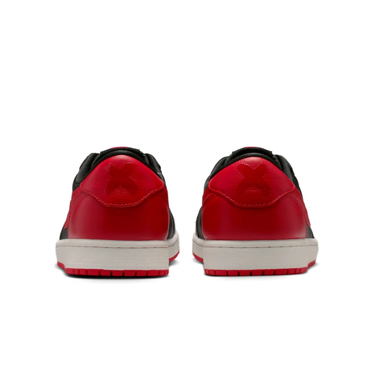 zapatilla-jordan-air-jordan-1-retro-low-og-black-black-varsity-red-summit-white-4