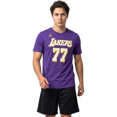 Playera Los Angeles Lakers Essential Statement Edition Luka Doncic