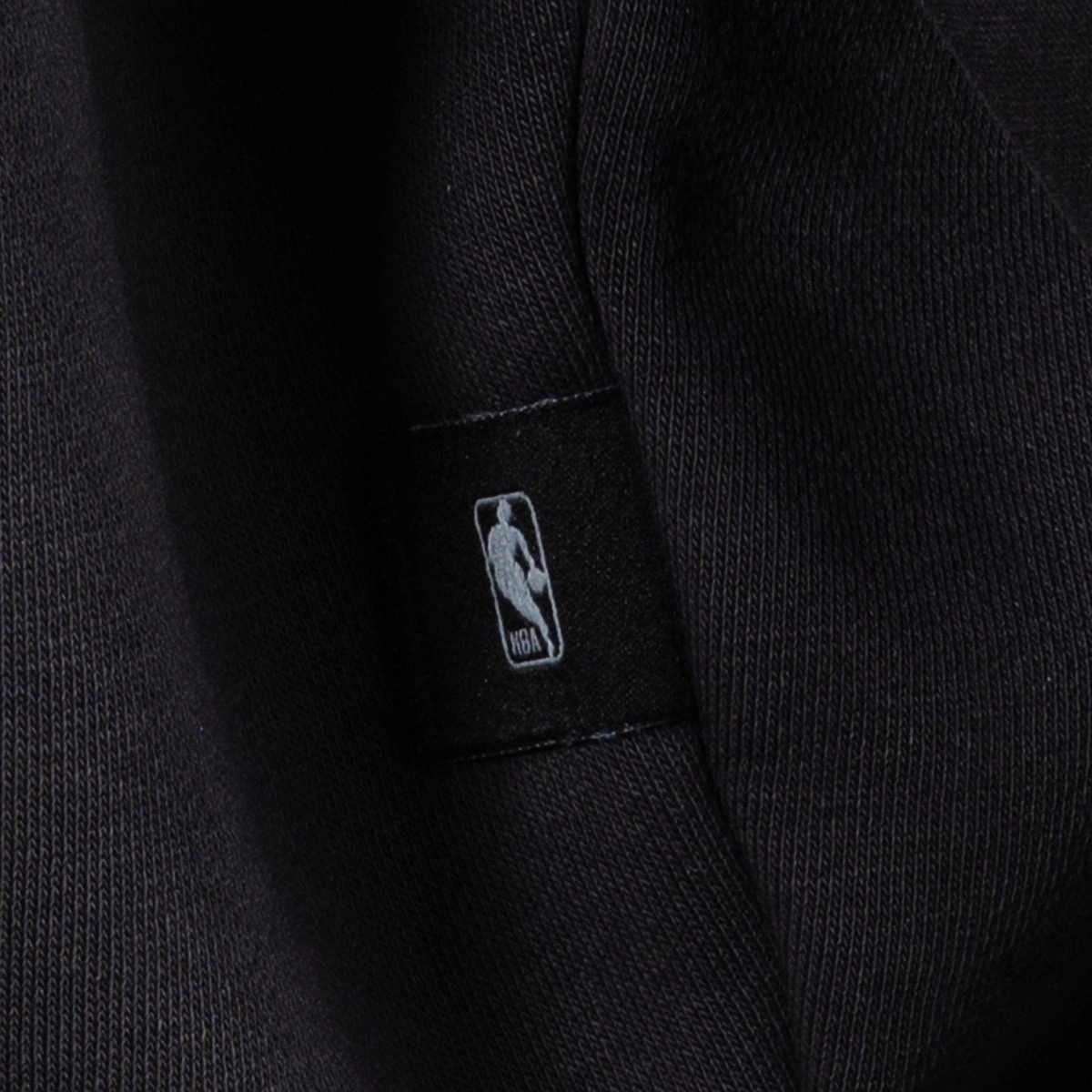sudadera-nike-chicago-bulls-therma-fit-standard-issue-fleece-wash-dark-charcoal-6