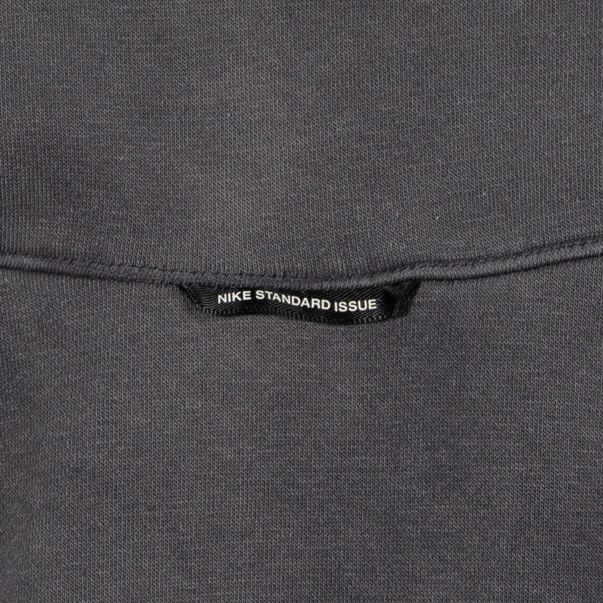 sudadera-nike-chicago-bulls-therma-fit-standard-issue-fleece-wash-dark-charcoal-7