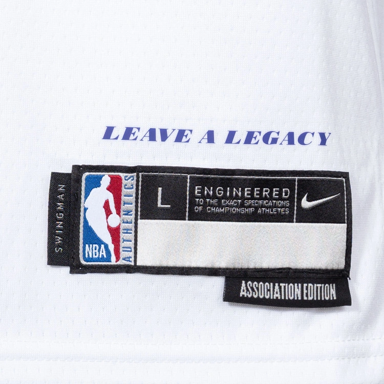 camiseta-nike-los-angeles-lakers-swingman-association-edition-kobe-bryant-nino-white-7