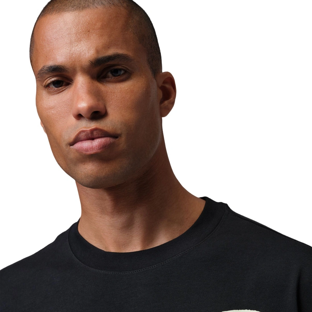 camiseta-jordan-dri-fit-sport-gfx-crew-black-volt-tint-4