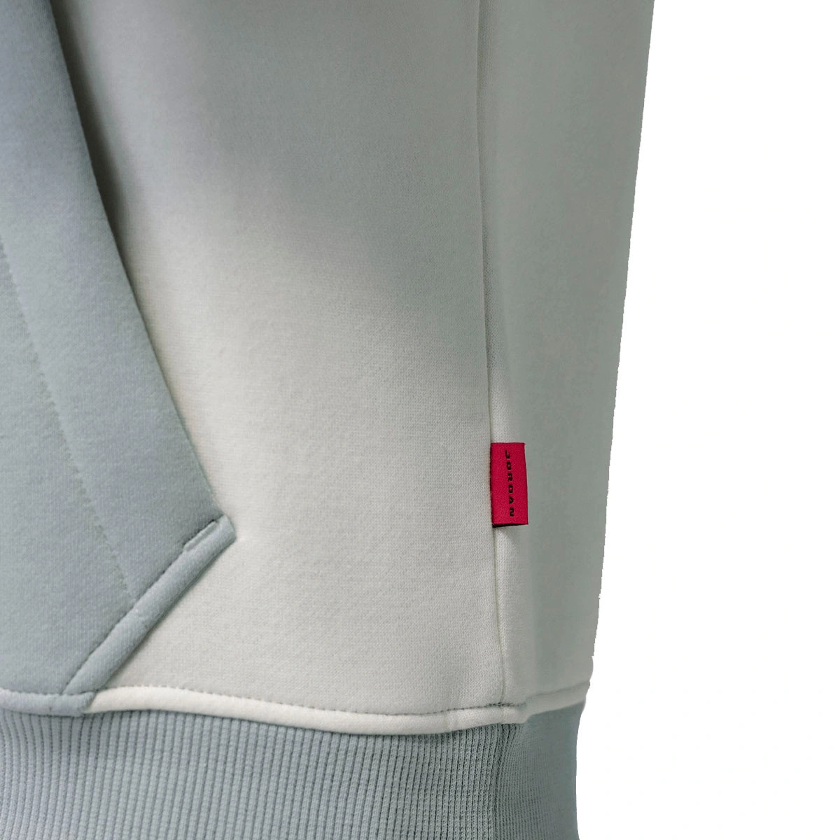 sudadera-jordan-brooklyn-cb-st-fleece-sail-lt-smoke-grey-university-red-3