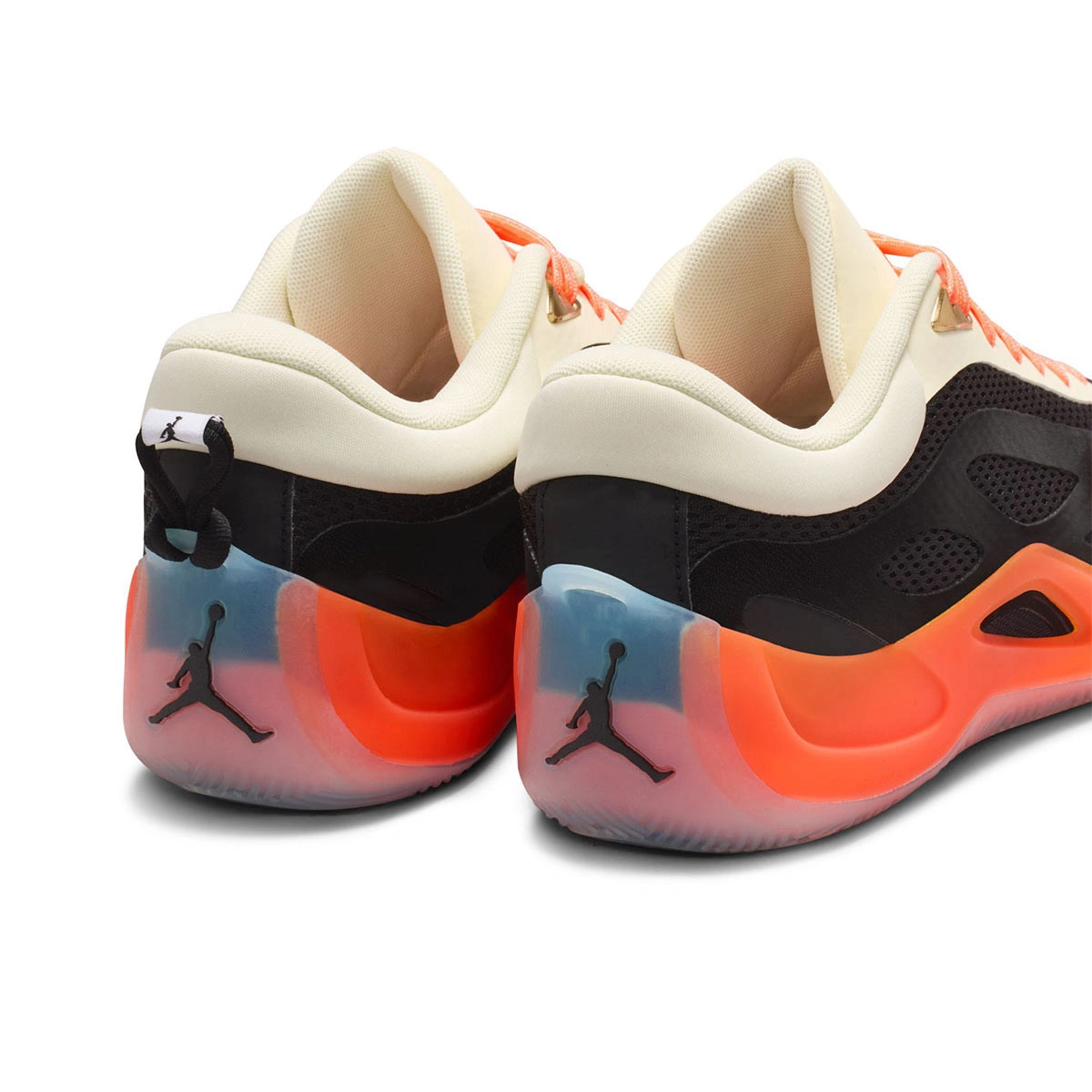 zapatillas-jordan-heir-series-2-wnba-mujer-black-coconut-milk-metallic-gold-6