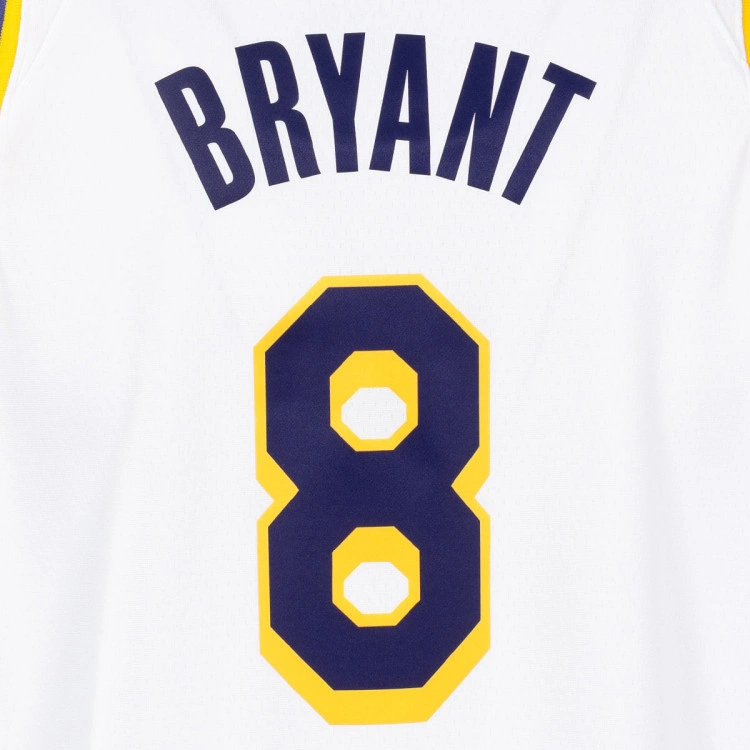 camiseta-nike-los-angeles-lakers-swingman-association-edition-kobe-bryant-nino-white-5