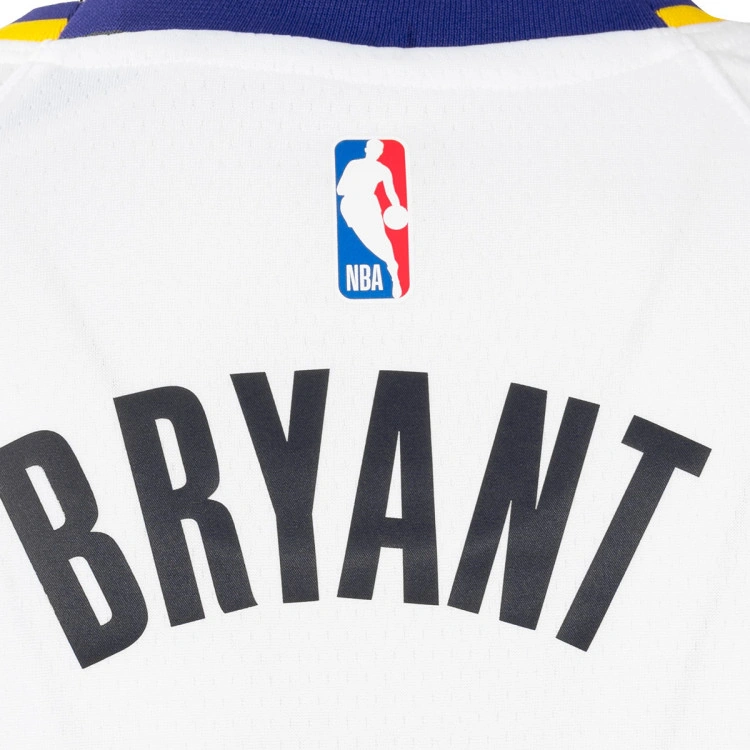 camiseta-nike-los-angeles-lakers-swingman-association-edition-kobe-bryant-nino-white-6