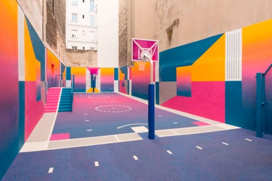 card El baloncesto y su pista de juego